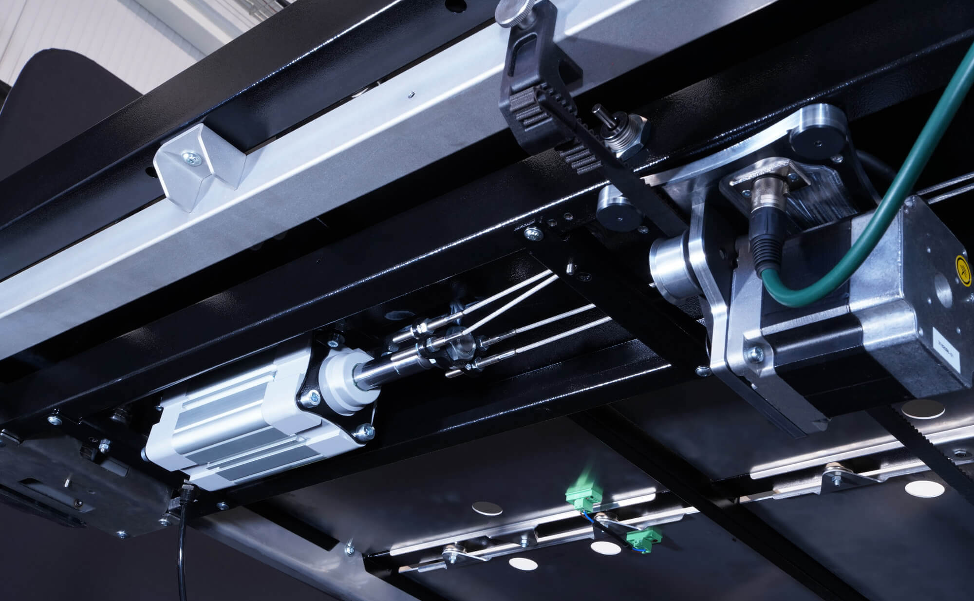 Compact motor and pneumatic cylinder